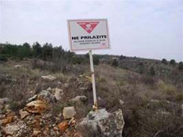 Slika PU_SiM/Vijesti/2012/Oznaka za mine.jpg